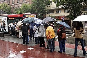 LOS MADRILEÑOS HAN PASADO EL DÍA BAJO LA LLUVIA foto Javi Martínez
